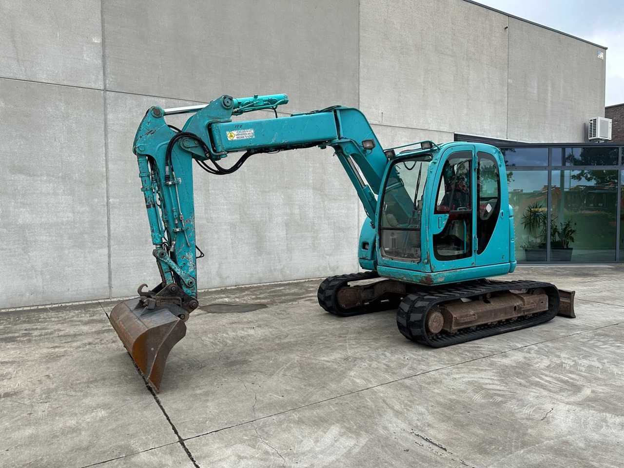 Kobelco SK70SR - Pelle sur chenille: photos 1 Kobelco SK70SR - Pelle sur chenille: photos 1