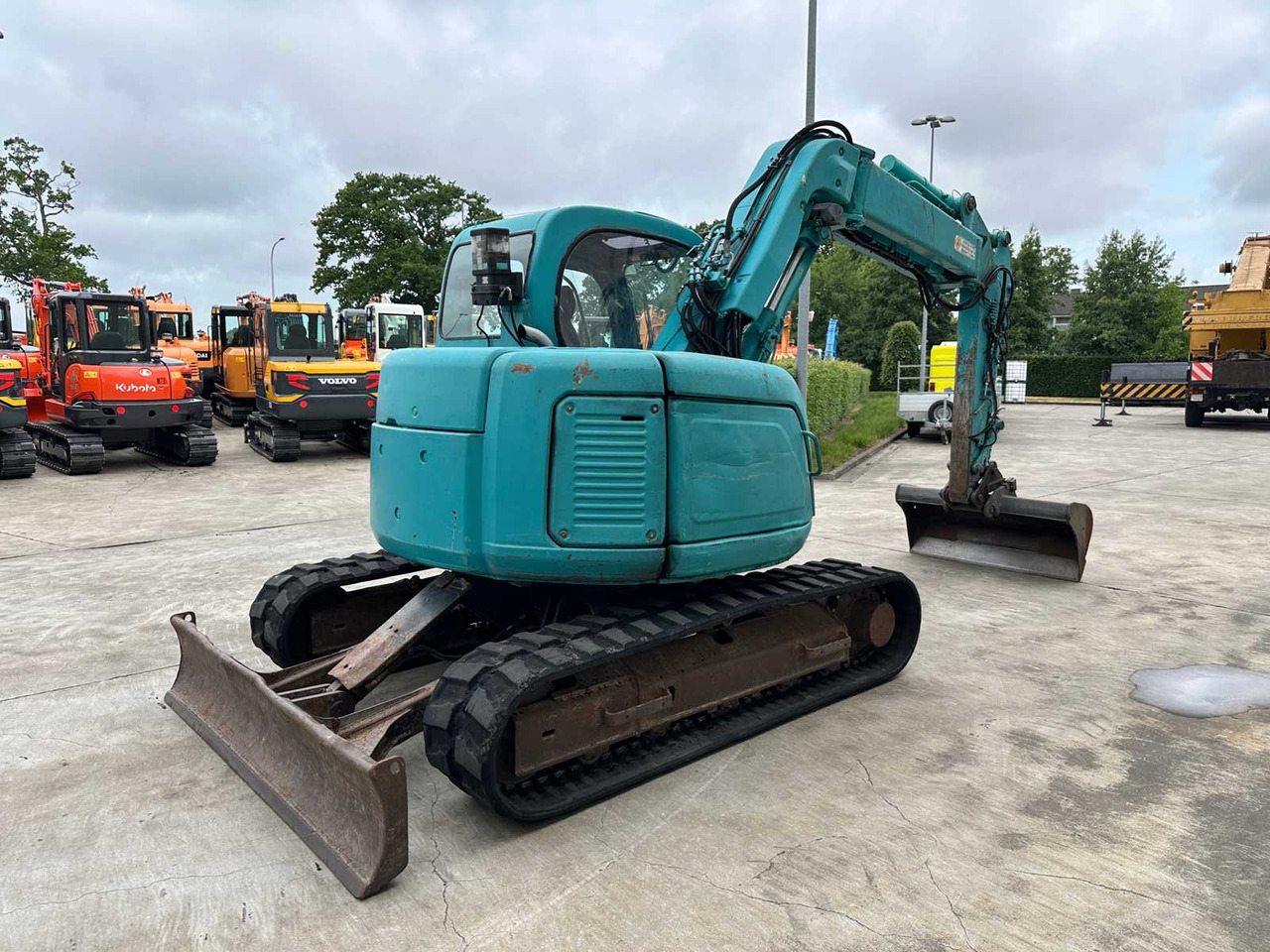 Kobelco SK70SR - Pelle sur chenille: photos 4 Kobelco SK70SR - Pelle sur chenille: photos 4