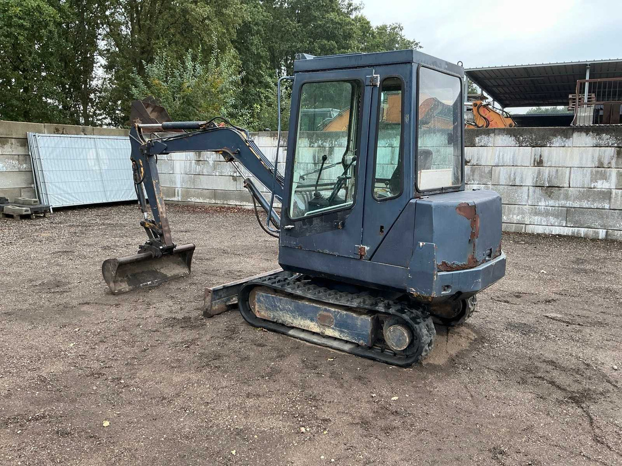 Komatsu 1995 KOMATSU PC 10-6 MINI EXCAVATOR - Mini pelle: photos 3 Komatsu 1995 KOMATSU PC 10-6 MINI EXCAVATOR - Mini pelle: photos 3