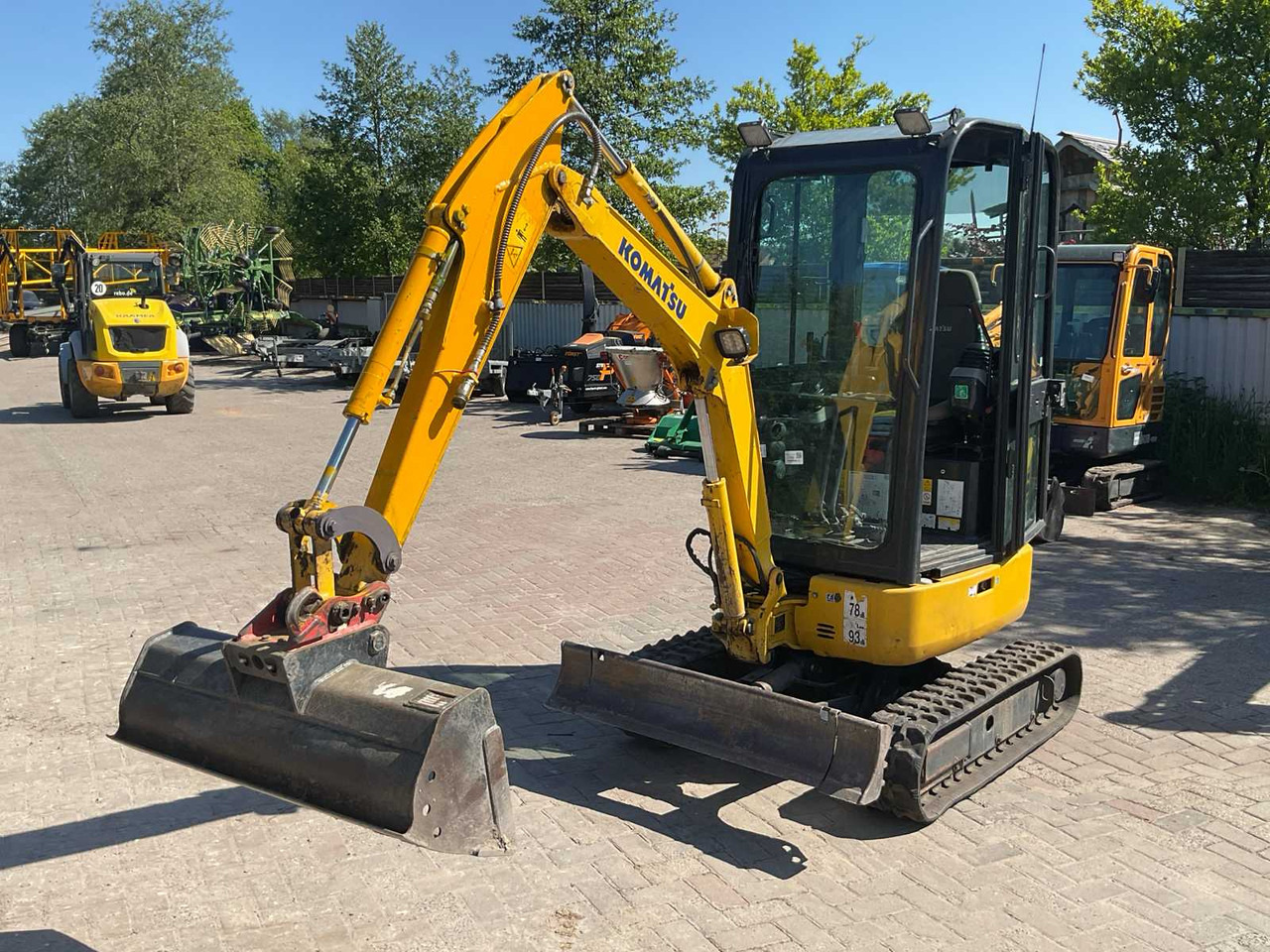 Komatsu Excabator/PC16 R 3Hs - Pelle sur chenille: photos 2 Komatsu Excabator/PC16 R 3Hs - Pelle sur chenille: photos 2