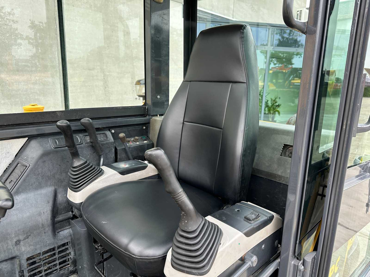 Pelle sur chenille Komatsu PC56-7: photos 29