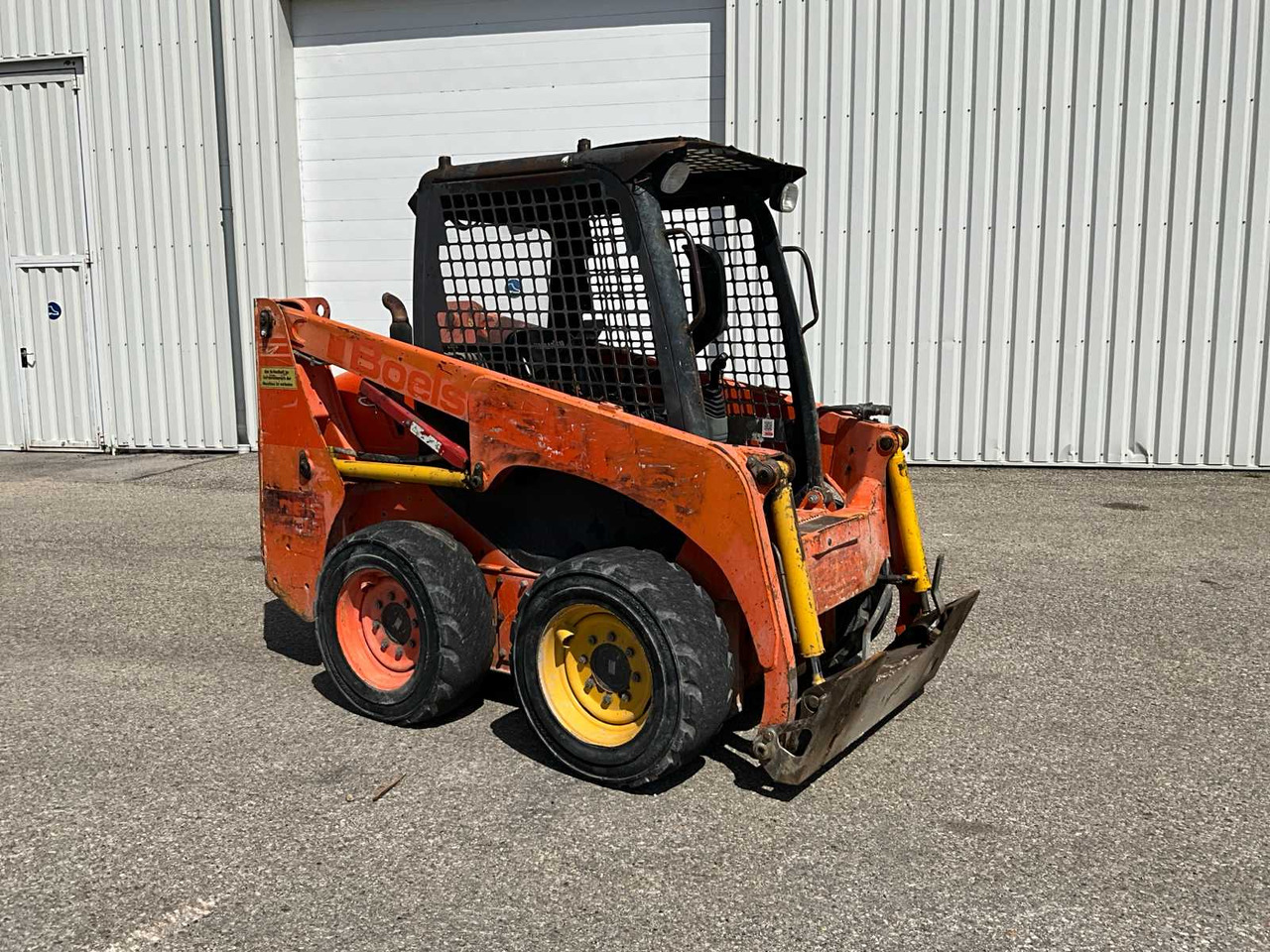 Komatsu SK714 - Mini chargeuse: photos 1 Komatsu SK714 - Mini chargeuse: photos 1