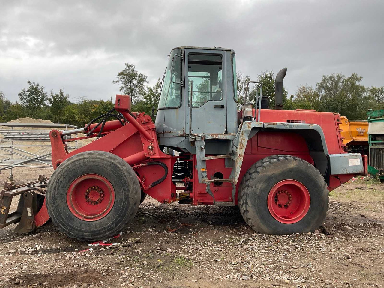 Komatsu WH320-3H - Chargeuse sur pneus: photos 5 Komatsu WH320-3H - Chargeuse sur pneus: photos 5