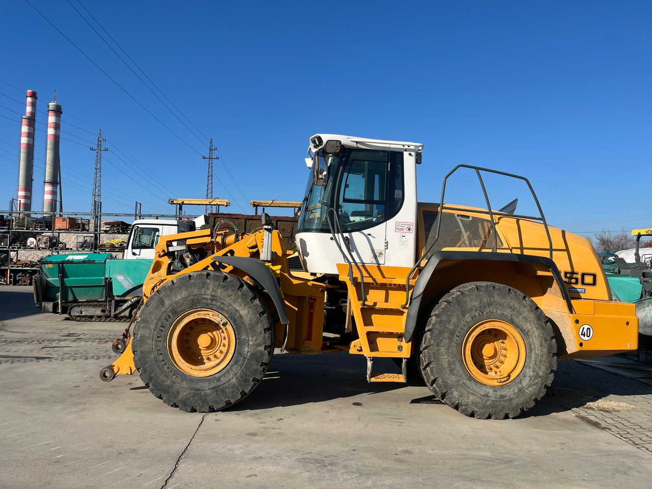 LIEBHERR - L550 - WHEEL LOADER - 2015 - Chargeuse sur pneus: photos 2 LIEBHERR - L550 - WHEEL LOADER - 2015 - Chargeuse sur pneus: photos 2