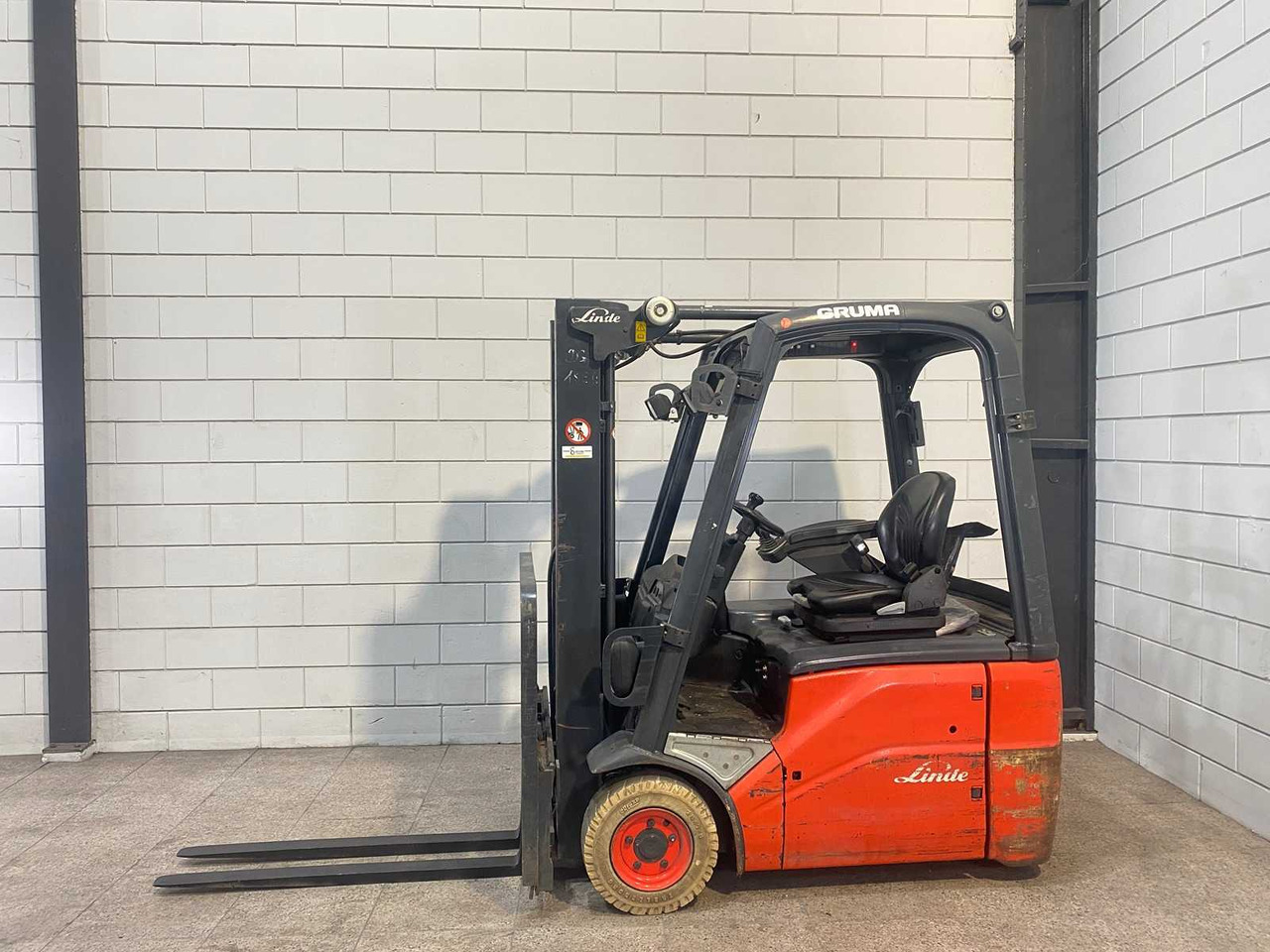 LINDE - E15 - FORKLIFT TRIPLEX - FREE-LIFT - SIDE-SHIFT - Chariot élévateur: photos 2 LINDE - E15 - FORKLIFT TRIPLEX - FREE-LIFT - SIDE-SHIFT - Chariot élévateur: photos 2
