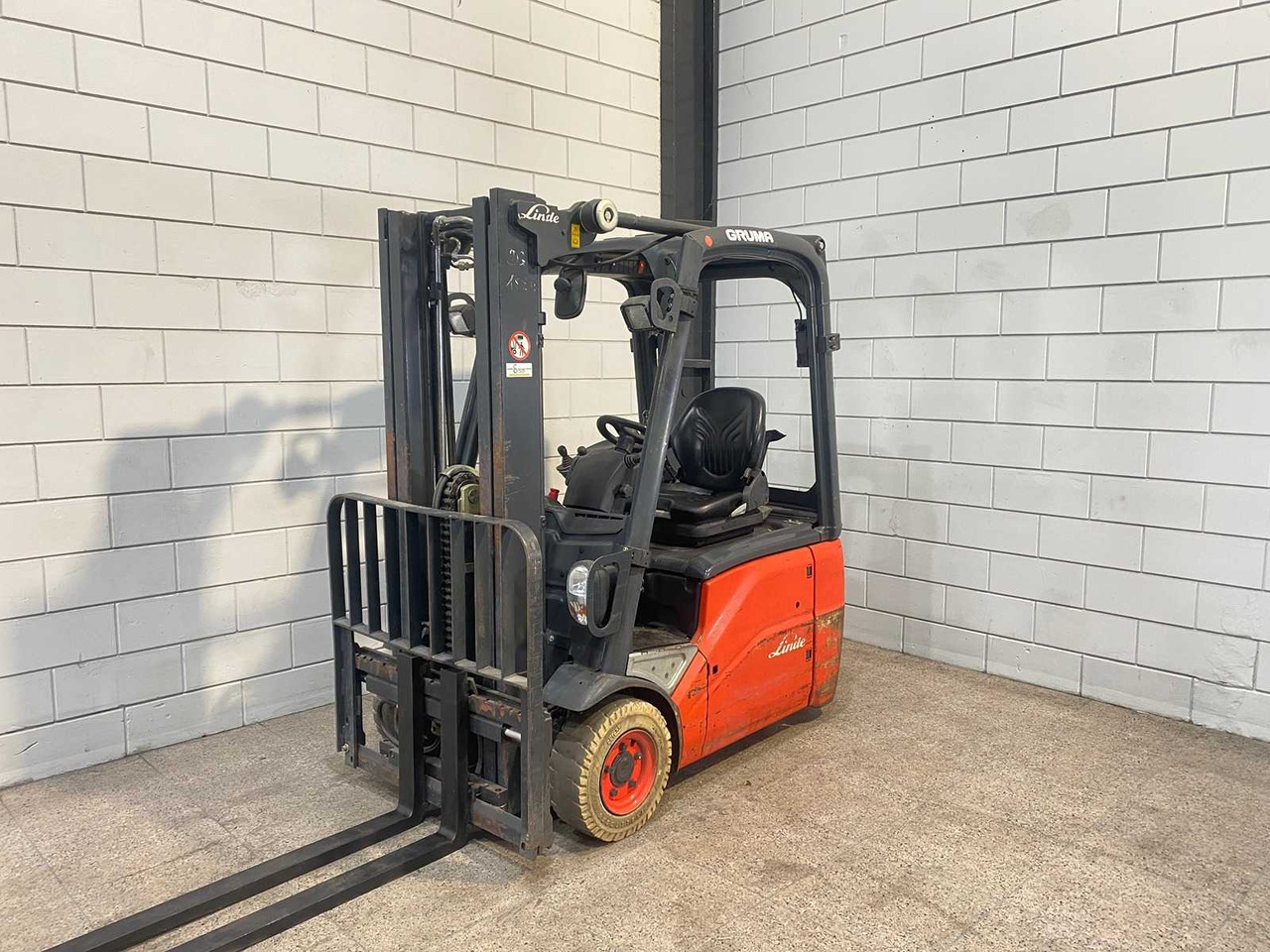 LINDE - E15 - FORKLIFT TRIPLEX - FREE-LIFT - SIDE-SHIFT - Chariot élévateur: photos 1 LINDE - E15 - FORKLIFT TRIPLEX - FREE-LIFT - SIDE-SHIFT - Chariot élévateur: photos 1