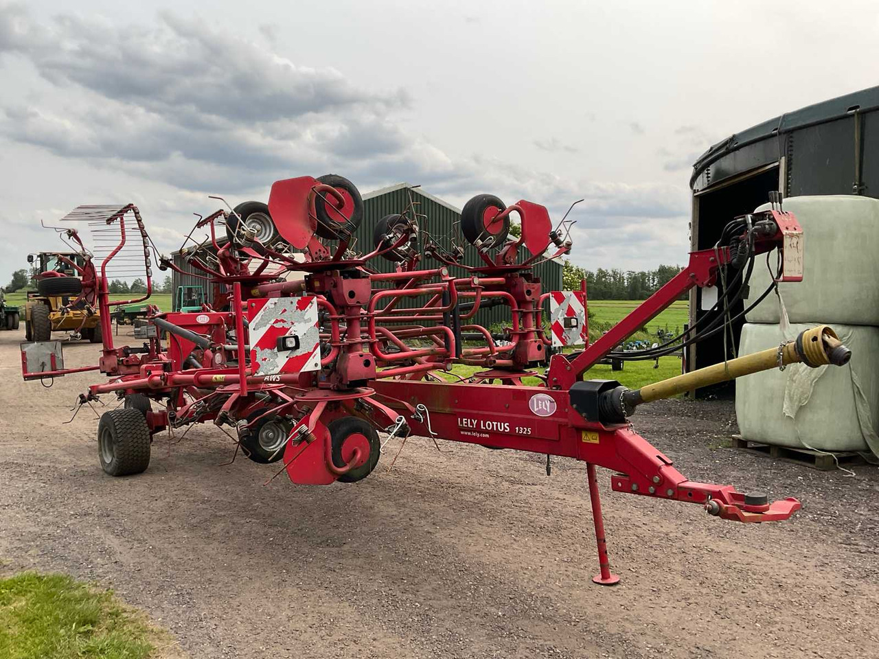 Lely Lotus 1325 - Matériel de fenaison: photos 4 Lely Lotus 1325 - Matériel de fenaison: photos 4