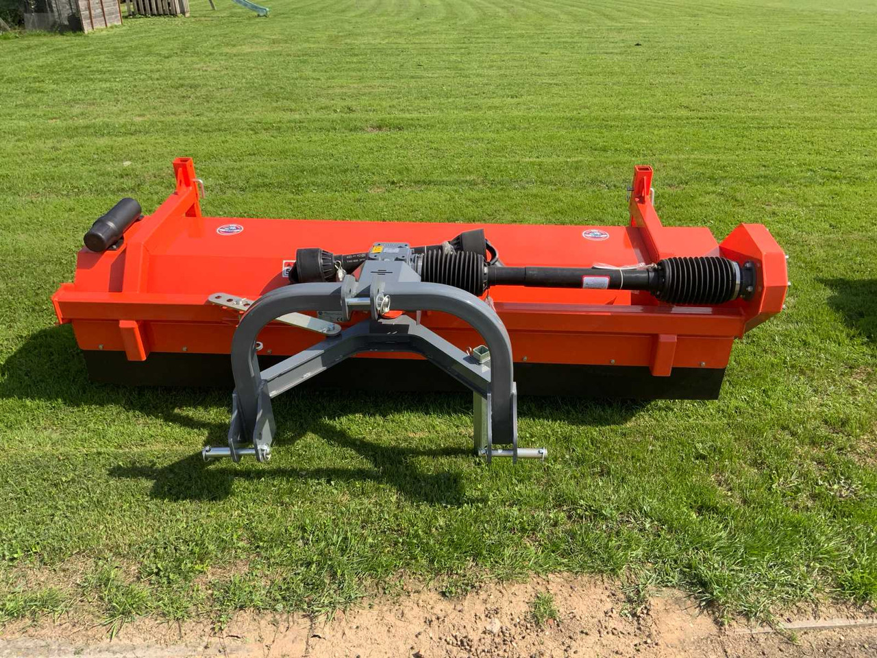 Loma Sweeper SWLT220 - Chargeur frontal pour tracteur: photos 5 Loma Sweeper SWLT220 - Chargeur frontal pour tracteur: photos 5