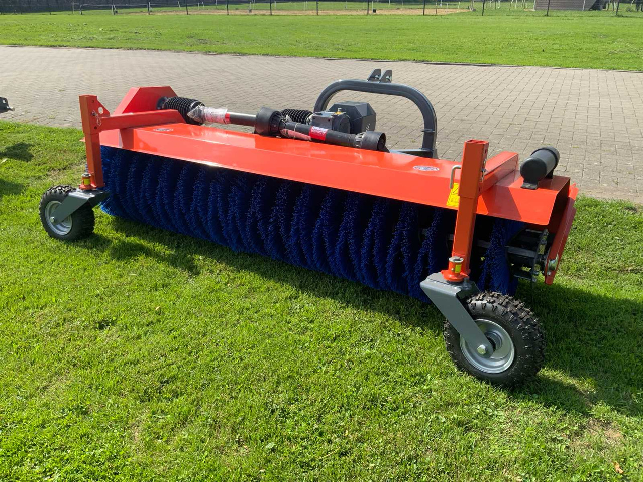 Loma Sweeper SWLT220 - Chargeur frontal pour tracteur: photos 1 Loma Sweeper SWLT220 - Chargeur frontal pour tracteur: photos 1