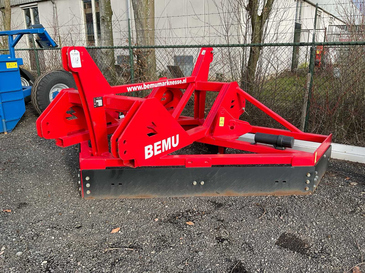 Awemak Scraper 300 - Machine agricole: photos 1 Awemak Scraper 300 - Machine agricole: photos 1