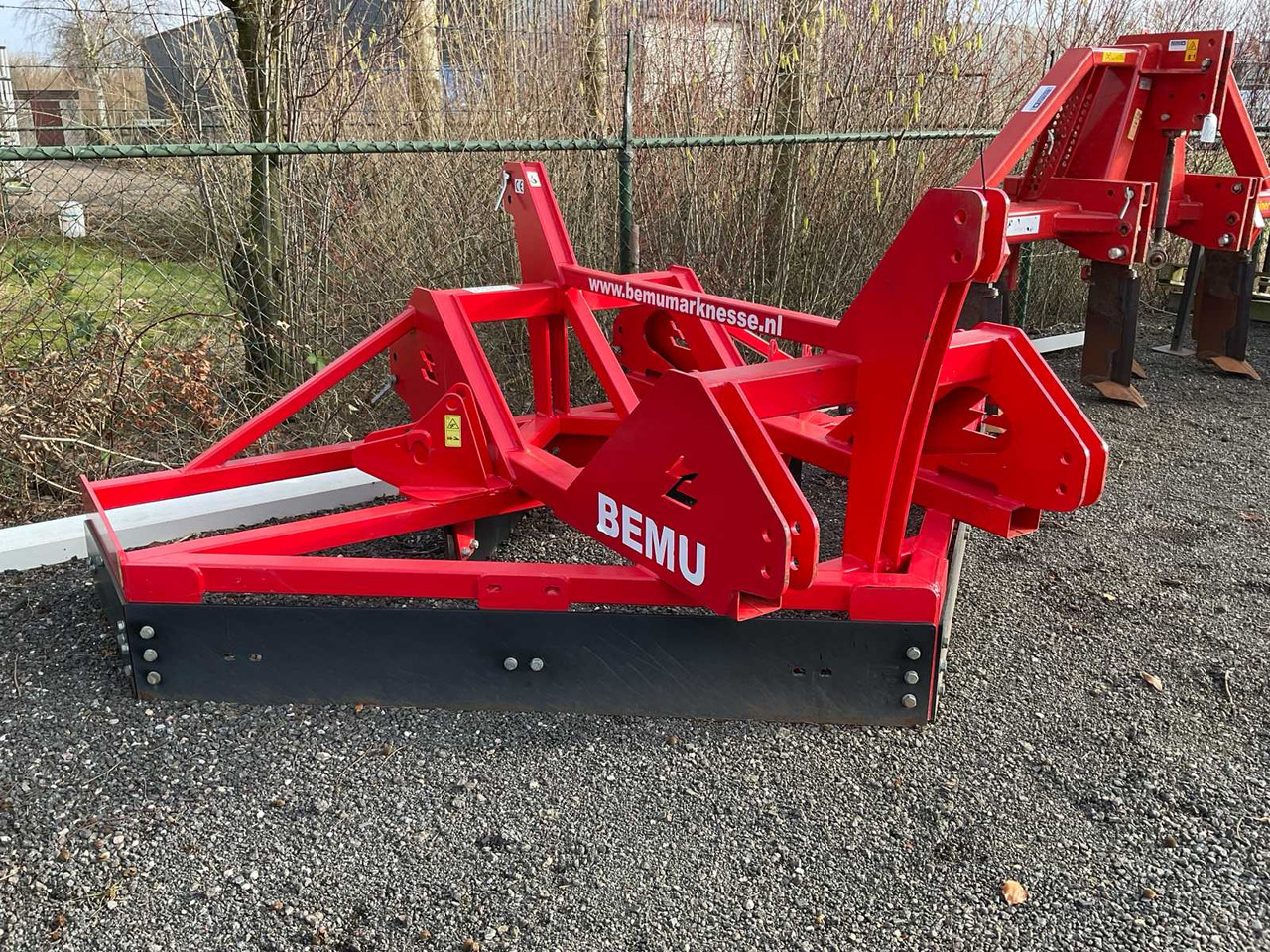 Awemak Scraper 300 - Machine agricole: photos 4 Awemak Scraper 300 - Machine agricole: photos 4