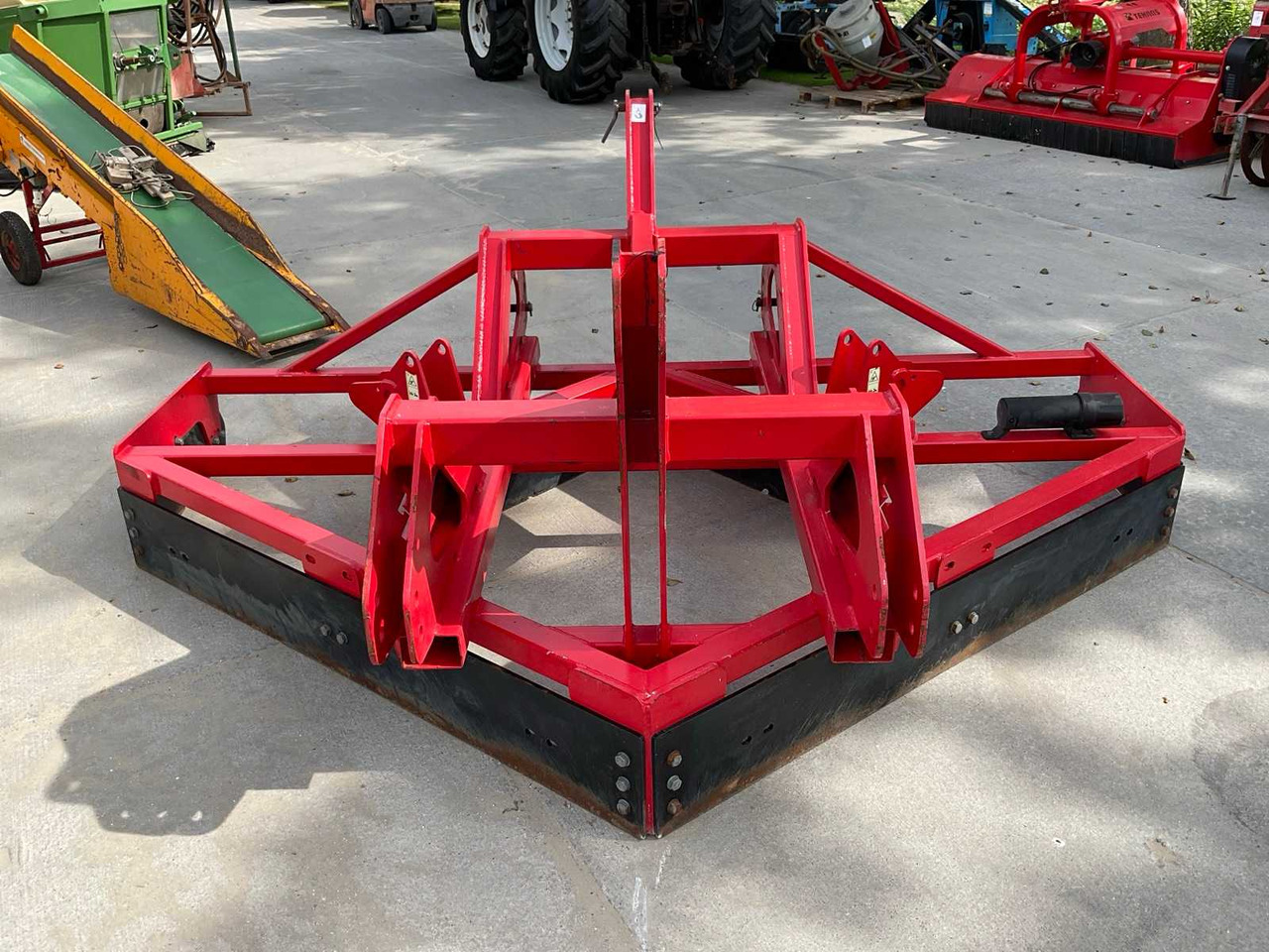 Awemak Scraper 300 - Machine agricole: photos 2 Awemak Scraper 300 - Machine agricole: photos 2