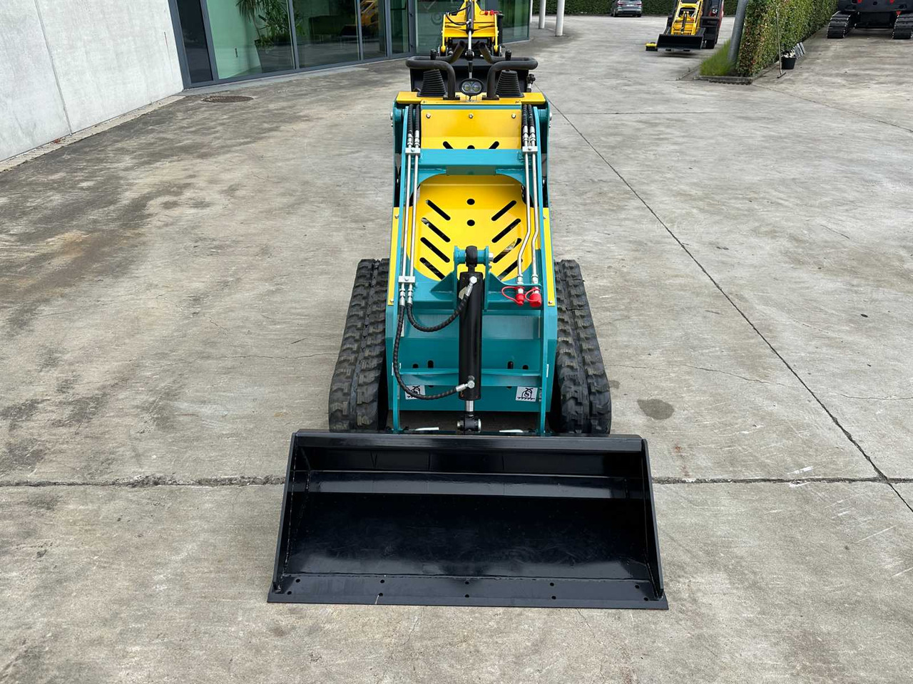 Machpro MP-S300 - Mini chargeuse: photos 2 Machpro MP-S300 - Mini chargeuse: photos 2