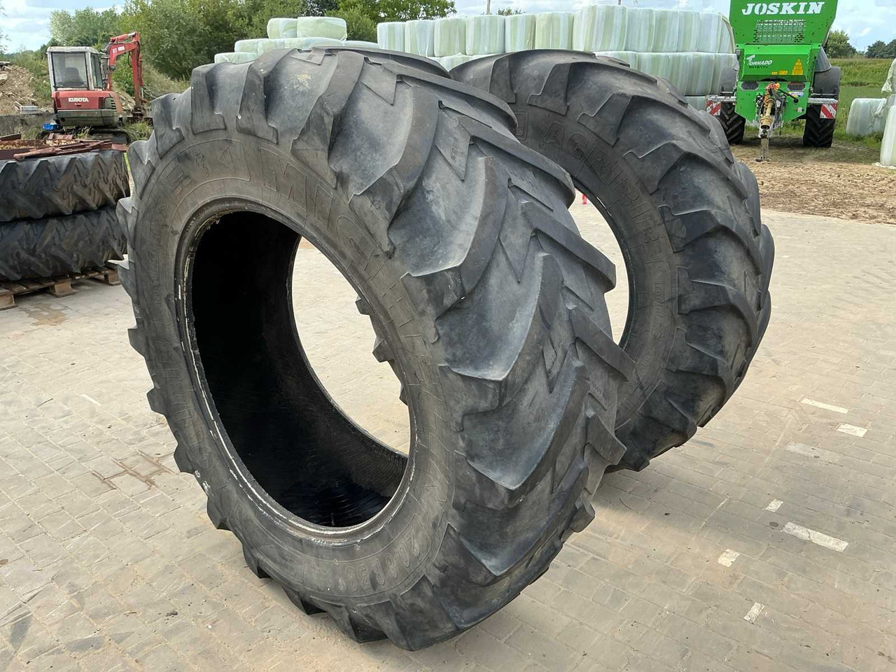 Michelin Agribib - Pneus et jantes pour Tracteur agricole: photos 1 Michelin Agribib - Pneus et jantes pour Tracteur agricole: photos 1