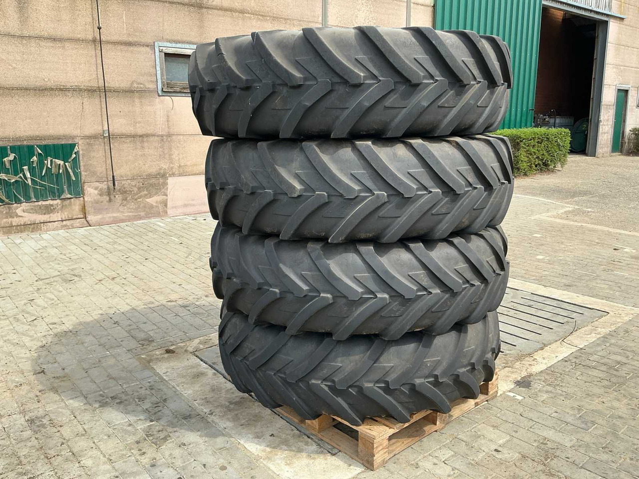Michelin Agribib - Pneus et jantes pour Tracteur agricole: photos 1 Michelin Agribib - Pneus et jantes pour Tracteur agricole: photos 1