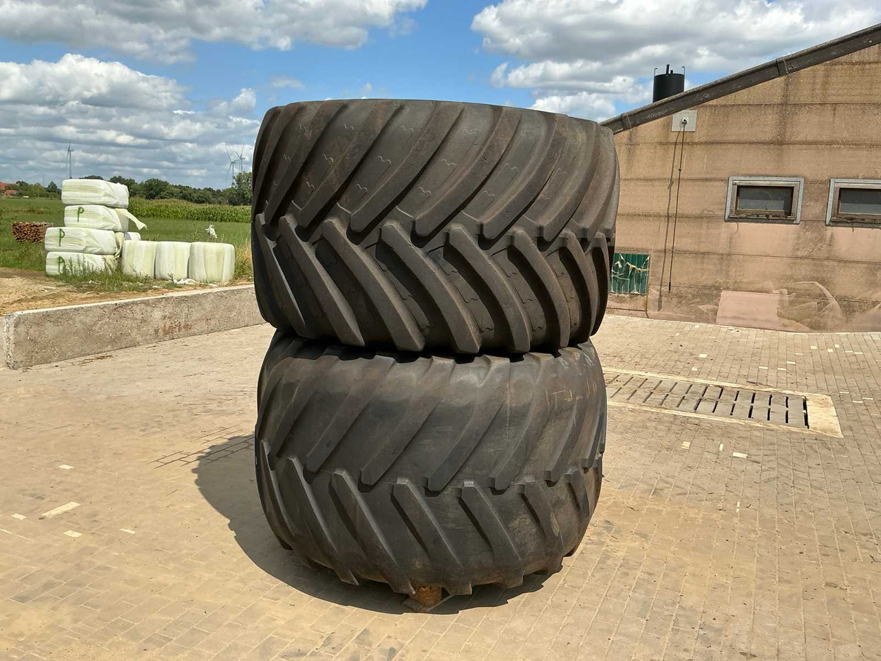 Michelin BKT - Pneus et jantes pour Tracteur agricole: photos 1 Michelin BKT - Pneus et jantes pour Tracteur agricole: photos 1