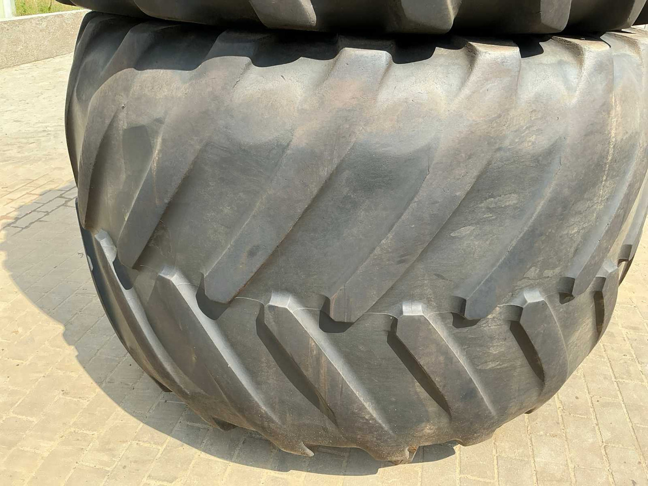 Michelin BKT - Pneus et jantes pour Tracteur agricole: photos 5 Michelin BKT - Pneus et jantes pour Tracteur agricole: photos 5