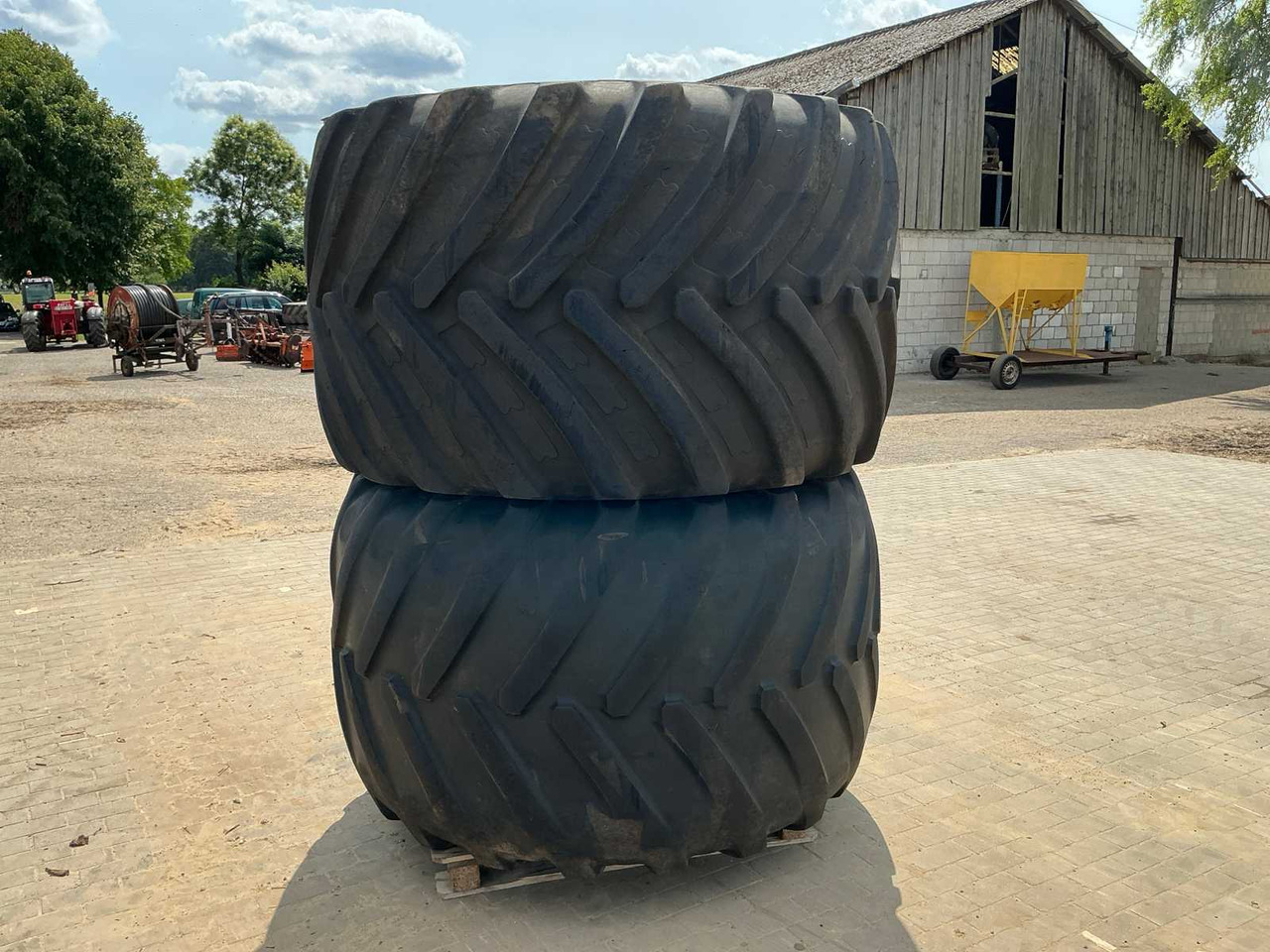 Michelin BKT - Pneus et jantes pour Tracteur agricole: photos 3 Michelin BKT - Pneus et jantes pour Tracteur agricole: photos 3