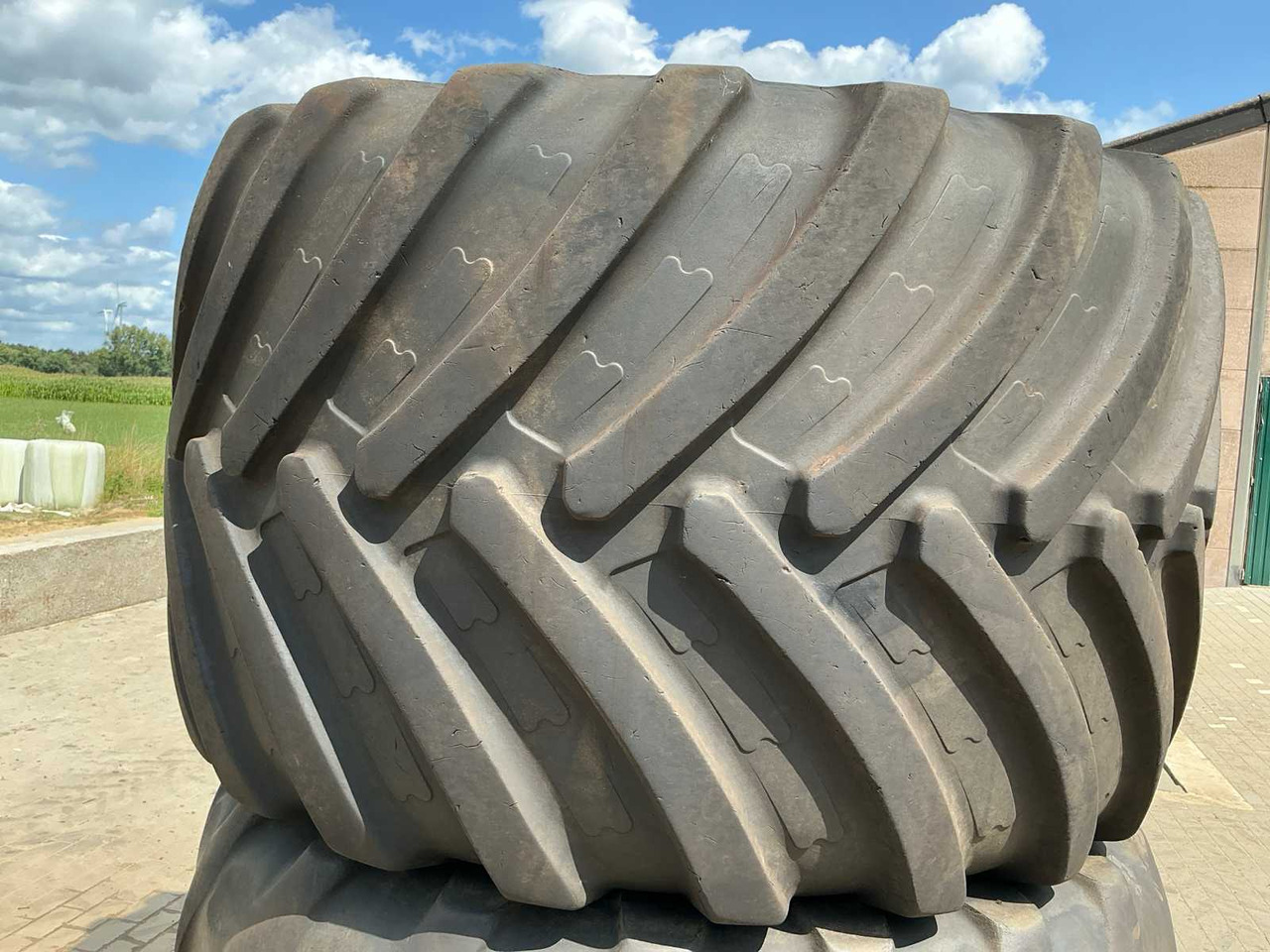 Michelin BKT - Pneus et jantes pour Tracteur agricole: photos 4 Michelin BKT - Pneus et jantes pour Tracteur agricole: photos 4