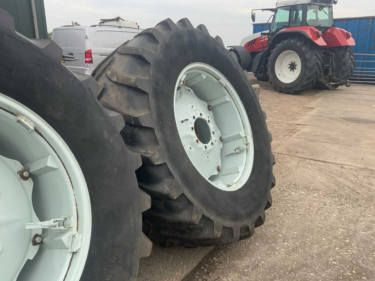 Michelin XM108 - Pneus et jantes pour Tracteur agricole: photos 4 Michelin XM108 - Pneus et jantes pour Tracteur agricole: photos 4