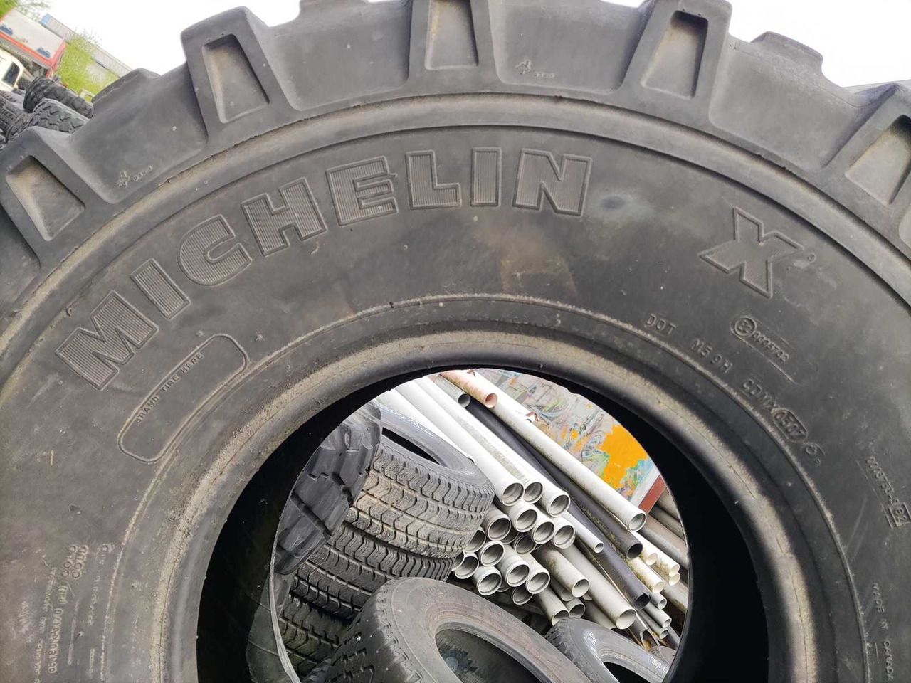 Michelin XML 325/85R16 - Pneus et jantes pour Tracteur agricole: photos 1 Michelin XML 325/85R16 - Pneus et jantes pour Tracteur agricole: photos 1