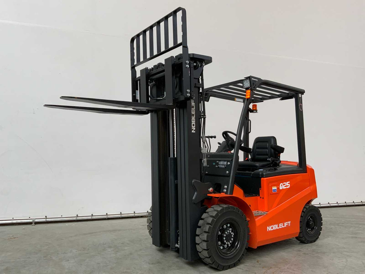 NOBLELIFT - 2024 - Q25-SERIES - 2.5T FORKLIFT ADJUSTABLE FORKS 4.8M - Chariot élévateur: photos 2 NOBLELIFT - 2024 - Q25-SERIES - 2.5T FORKLIFT ADJUSTABLE FORKS 4.8M - Chariot élévateur: photos 2