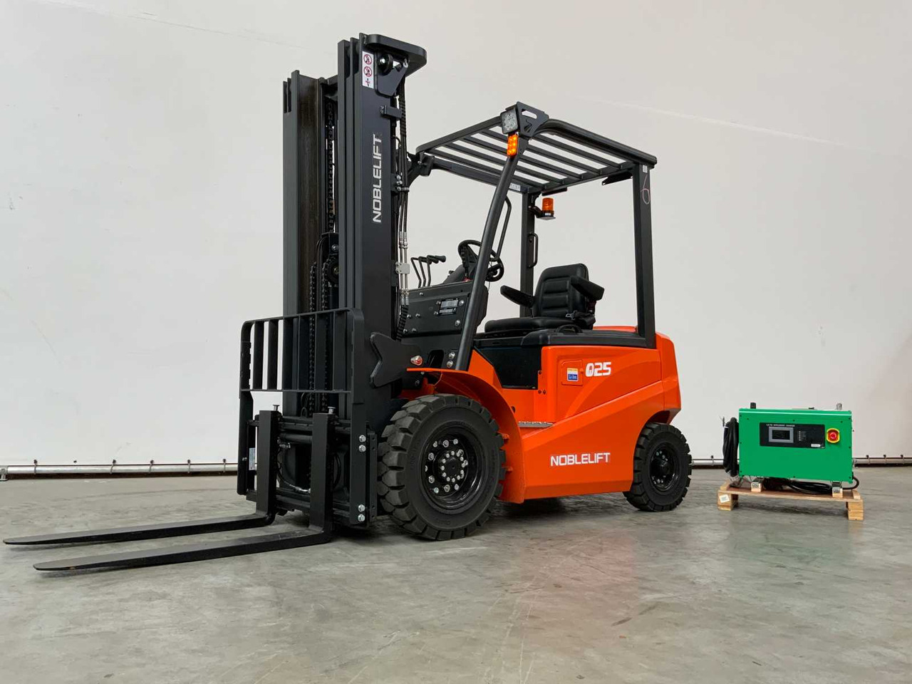 NOBLELIFT - 2024 - Q25-SERIES - 2.5T FORKLIFT ADJUSTABLE FORKS 4.8M - Chariot élévateur: photos 4 NOBLELIFT - 2024 - Q25-SERIES - 2.5T FORKLIFT ADJUSTABLE FORKS 4.8M - Chariot élévateur: photos 4