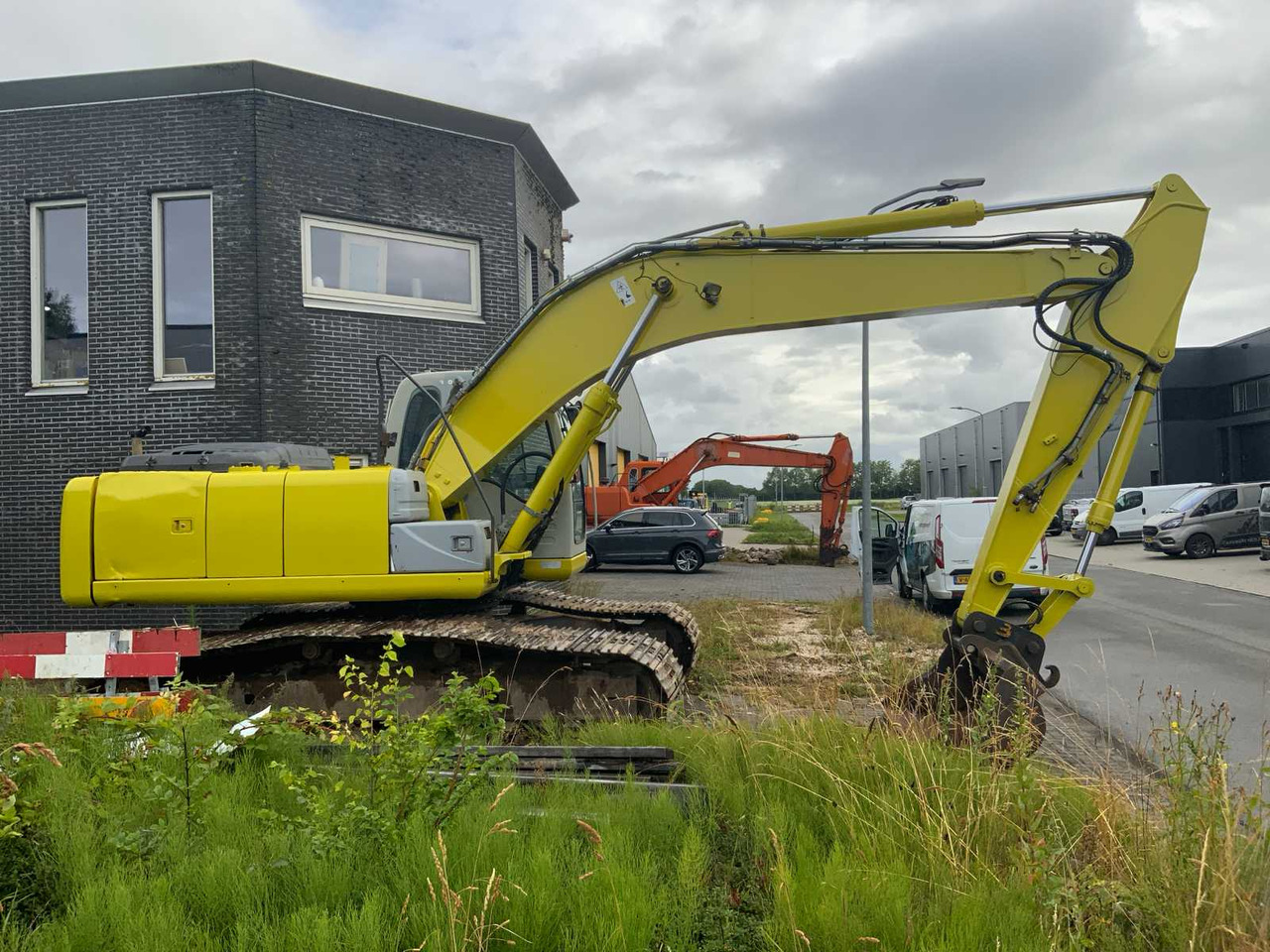 New Holland E 215B - Pelle sur chenille: photos 4 New Holland E 215B - Pelle sur chenille: photos 4