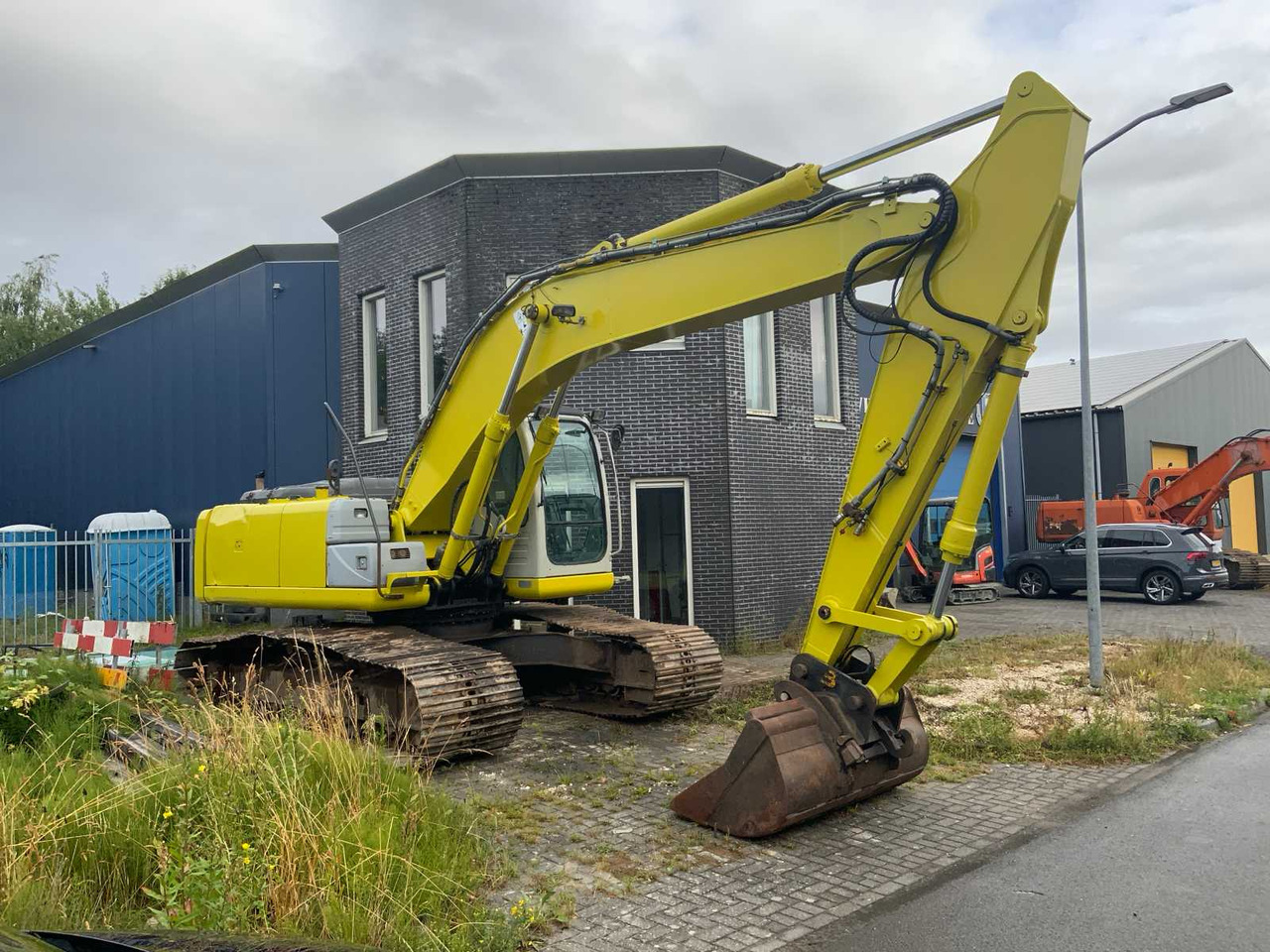 New Holland E 215B - Pelle sur chenille: photos 2 New Holland E 215B - Pelle sur chenille: photos 2