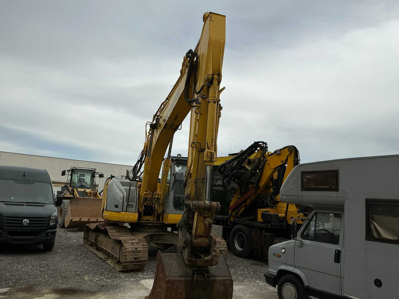 New Holland E235BSR-2 - Pelle sur chenille: photos 3 New Holland E235BSR-2 - Pelle sur chenille: photos 3