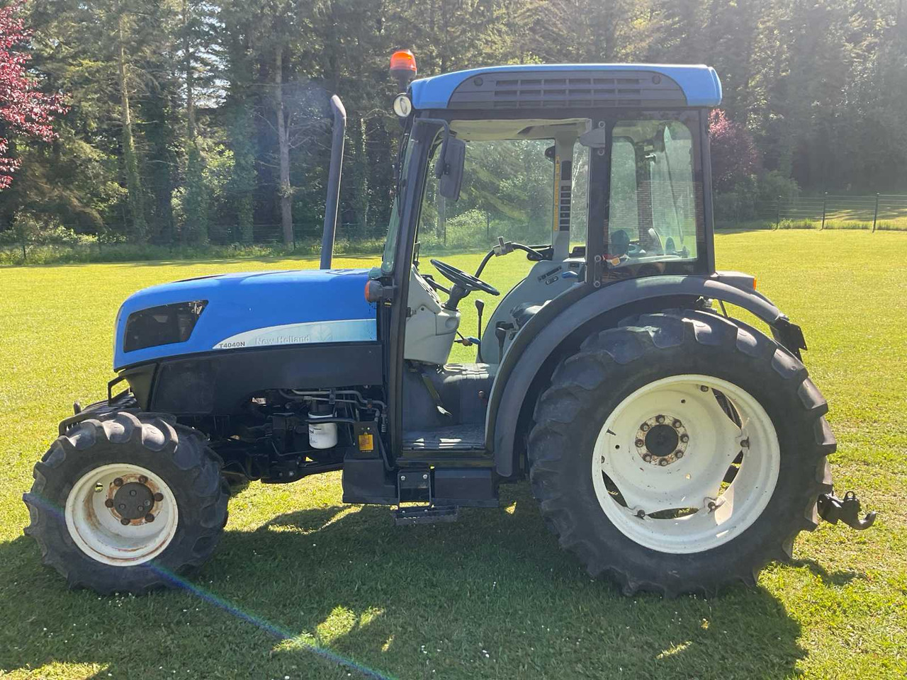 New Holland T4040N - Tracteur agricole: photos 2 New Holland T4040N - Tracteur agricole: photos 2