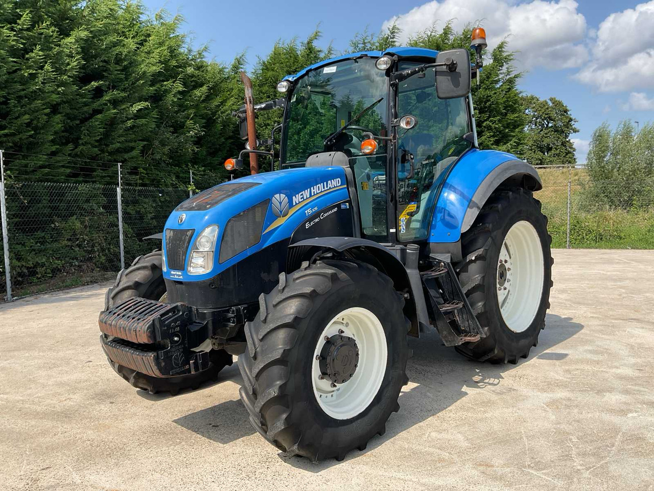 New Holland T5.105 - Tracteur agricole: photos 1 New Holland T5.105 - Tracteur agricole: photos 1