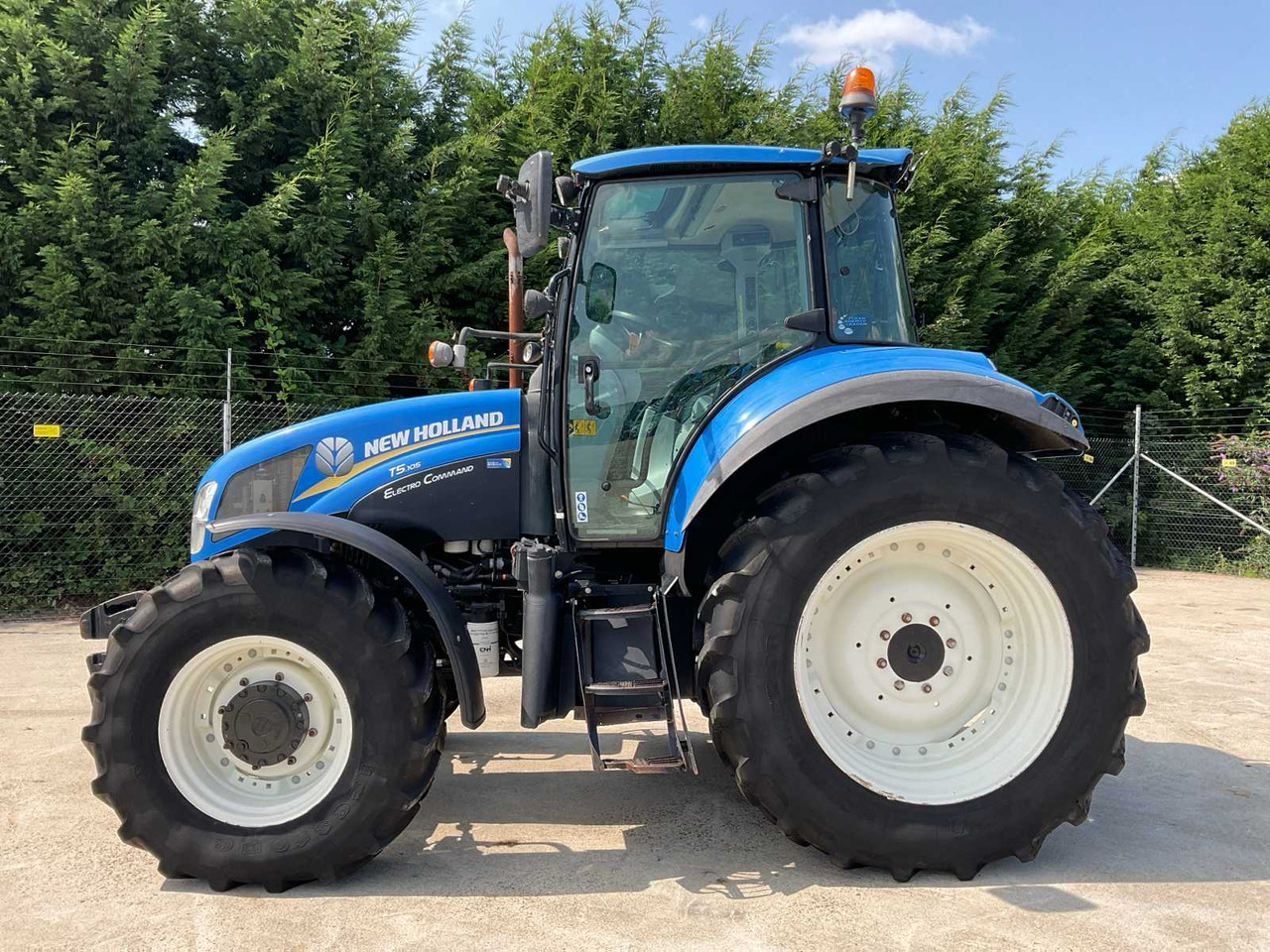 New Holland T5.105 - Tracteur agricole: photos 2 New Holland T5.105 - Tracteur agricole: photos 2