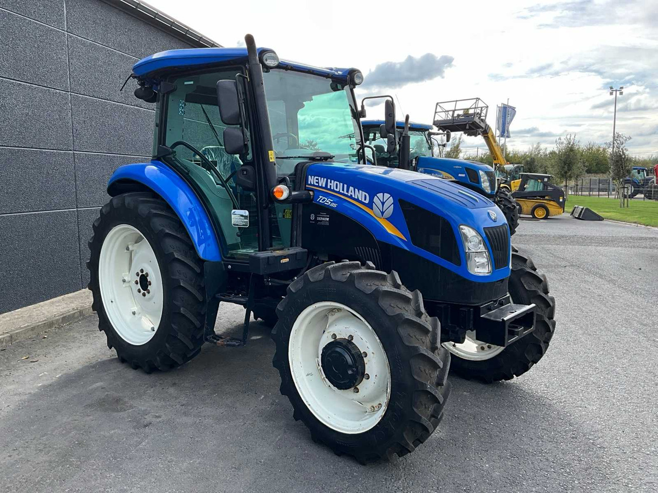 New Holland TD5.85 - Tracteur agricole: photos 3 New Holland TD5.85 - Tracteur agricole: photos 3