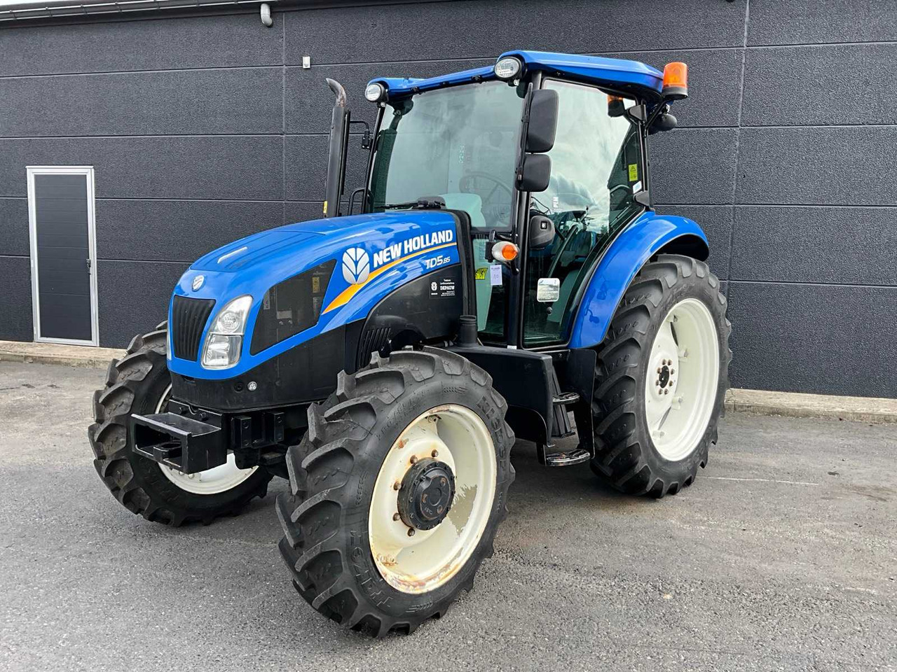 New Holland TD5.85 - Tracteur agricole: photos 1 New Holland TD5.85 - Tracteur agricole: photos 1