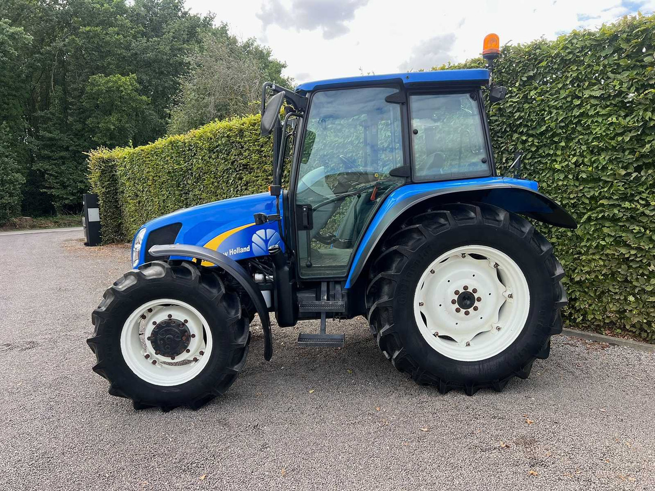 New Holland TL90A - Tracteur agricole: photos 2 New Holland TL90A - Tracteur agricole: photos 2