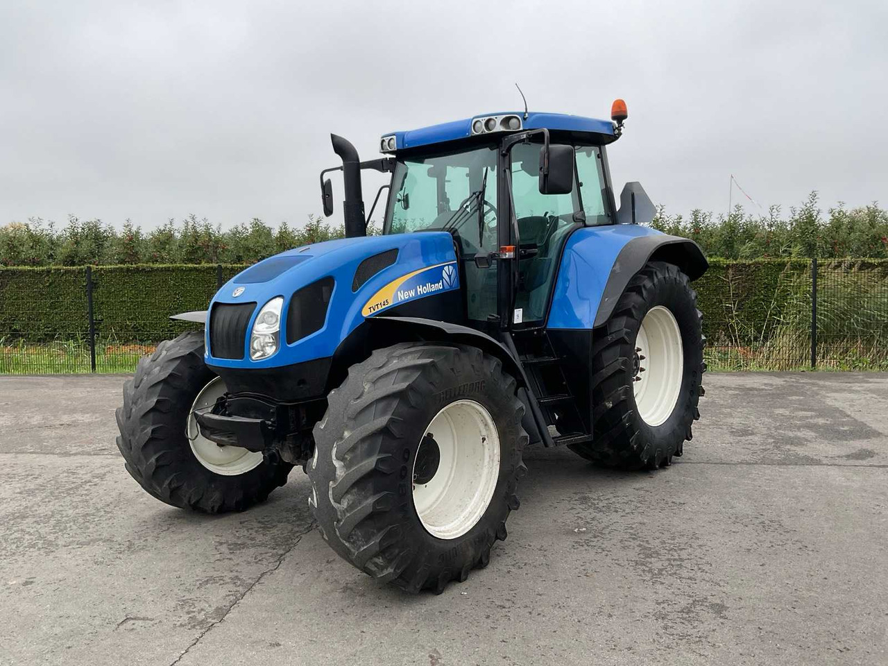 New Holland TVT145 - Tracteur agricole: photos 2 New Holland TVT145 - Tracteur agricole: photos 2