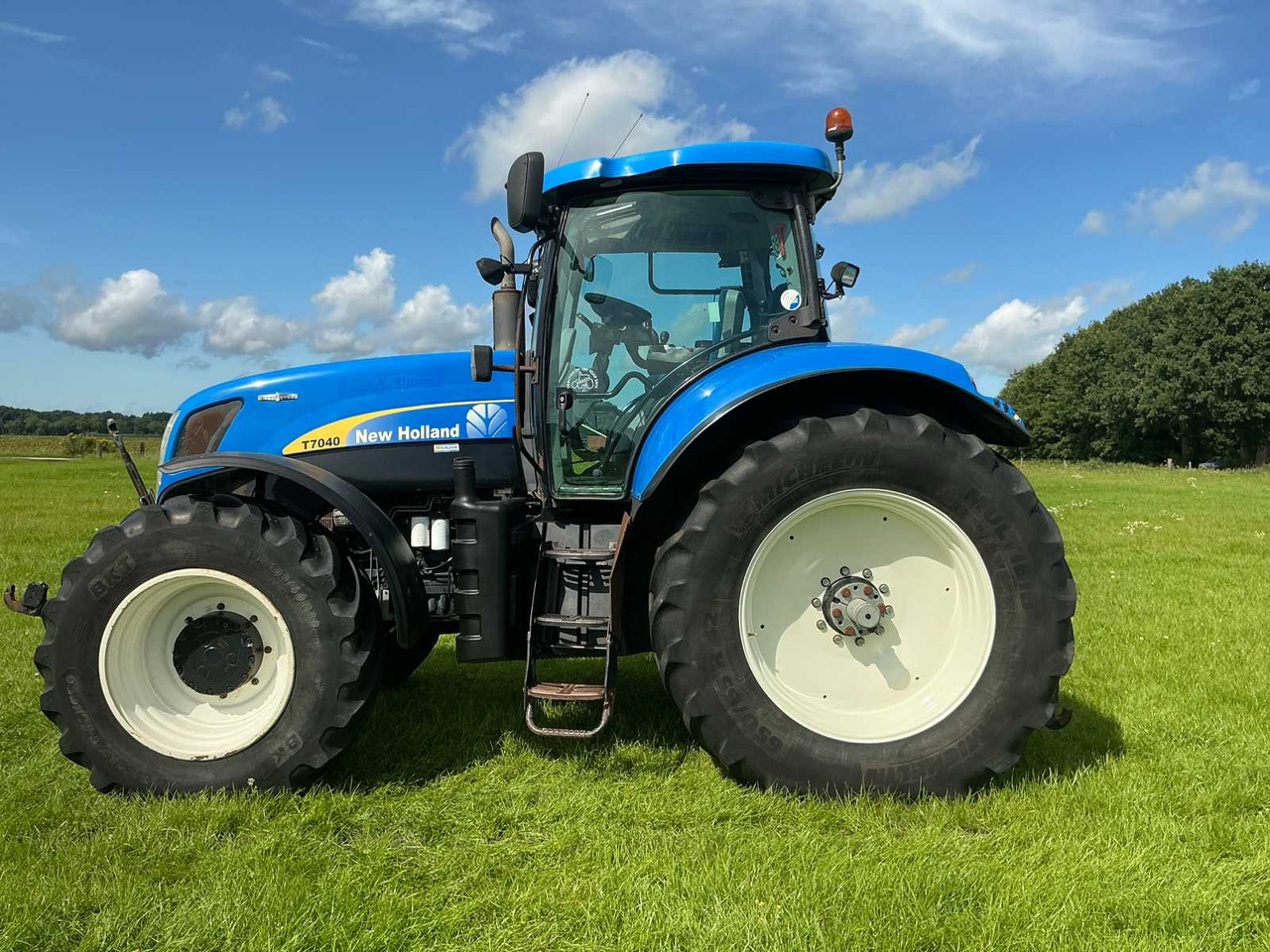 New holland T7040 - Tracteur agricole: photos 4 New holland T7040 - Tracteur agricole: photos 4