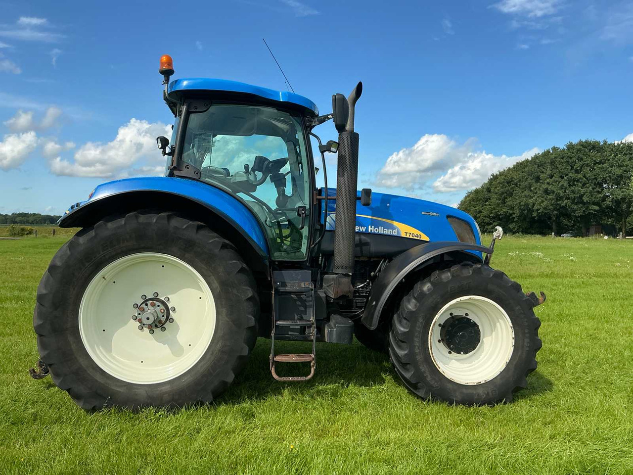 New holland T7040 - Tracteur agricole: photos 5 New holland T7040 - Tracteur agricole: photos 5