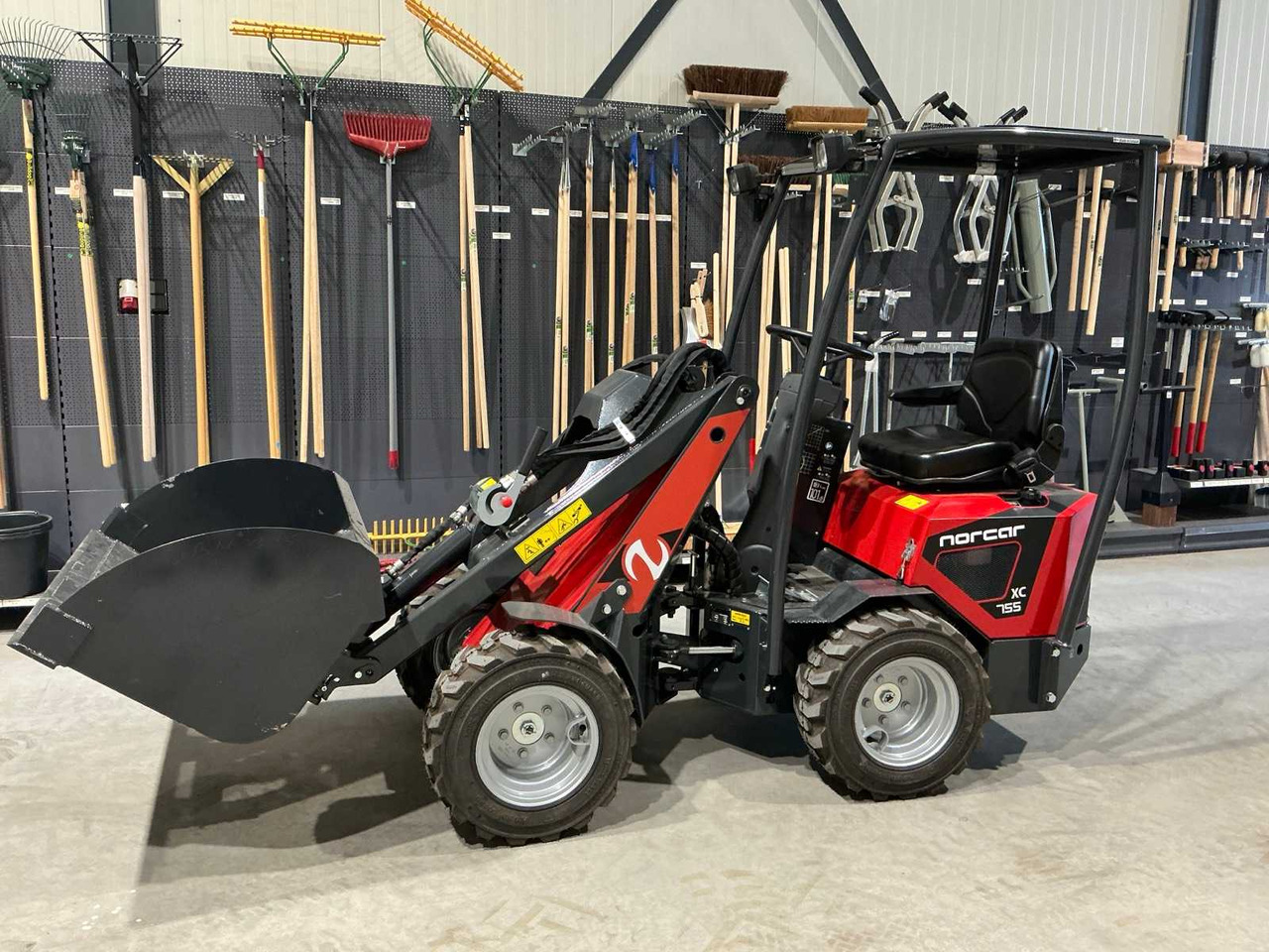 Norcar 755XC - Chargeuse sur pneus: photos 2 Norcar 755XC - Chargeuse sur pneus: photos 2