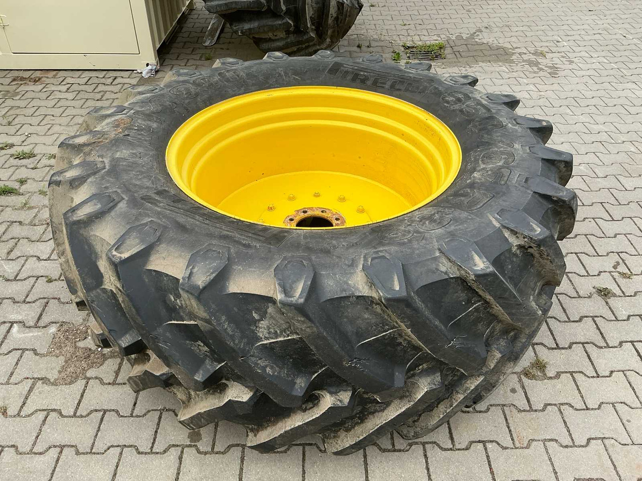 Pirelli TM800 - Pneus et jantes pour Tracteur agricole: photos 4 Pirelli TM800 - Pneus et jantes pour Tracteur agricole: photos 4