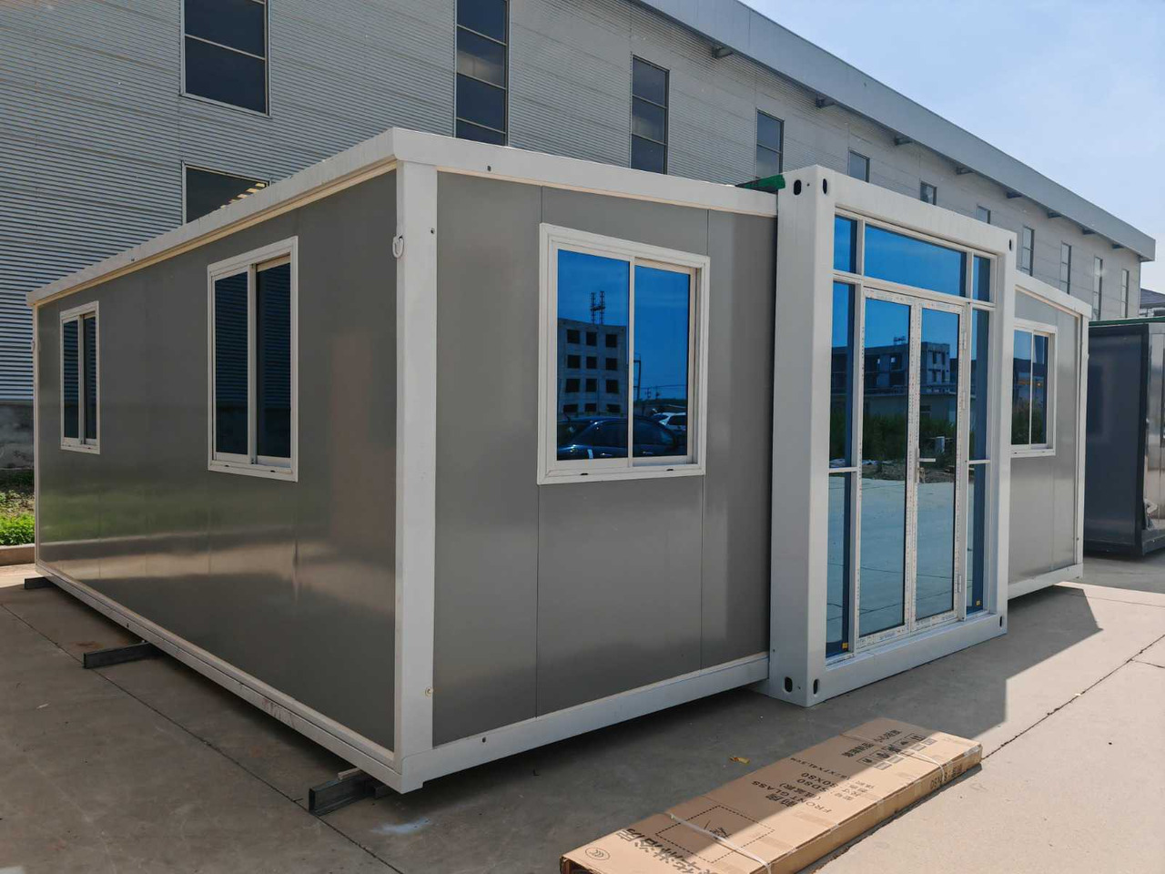 Rhino Houses 36,5 m2 - Conteneur comme habitat: photos 1 Rhino Houses 36,5 m2 - Conteneur comme habitat: photos 1