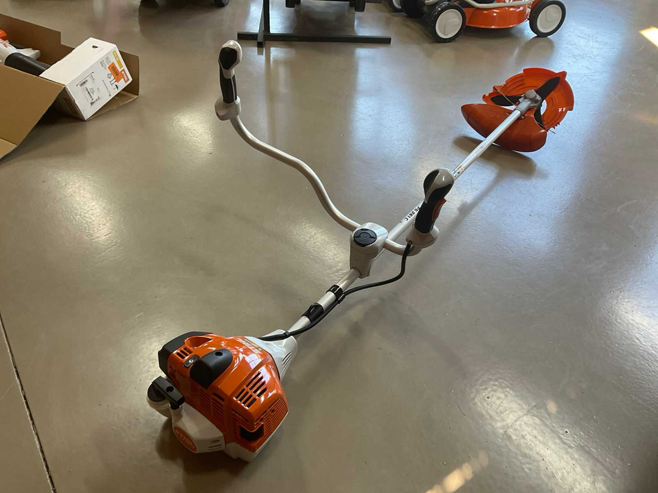 Stihl FS 261.0 C - Broyeur forestier: photos 1 Stihl FS 261.0 C - Broyeur forestier: photos 1