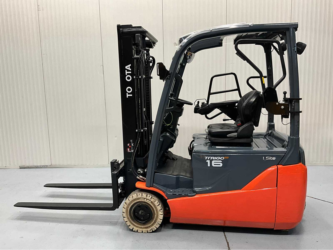 TOYOTA - 8FBE16T - FORKLIFT 2018- FREELIFT - SIDESHIFT - PLASTIC ROOF - 4TH FUNCTION - Chariot élévateur: photos 1 TOYOTA - 8FBE16T - FORKLIFT 2018- FREELIFT - SIDESHIFT - PLASTIC ROOF - 4TH FUNCTION - Chariot élévateur: photos 1