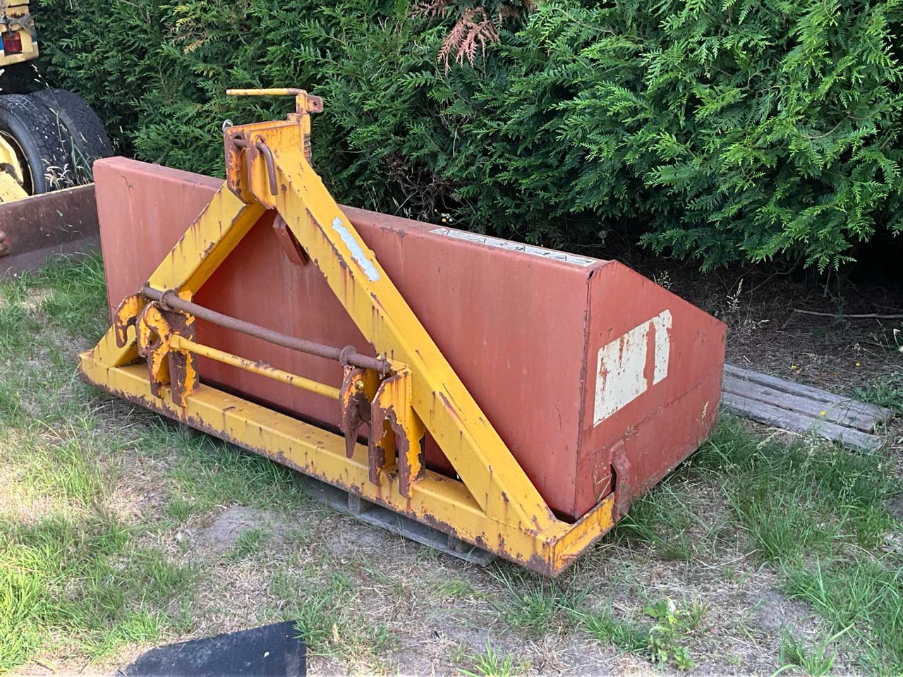Tipping body for tractor - Benne agricole: photos 1 Tipping body for tractor - Benne agricole: photos 1