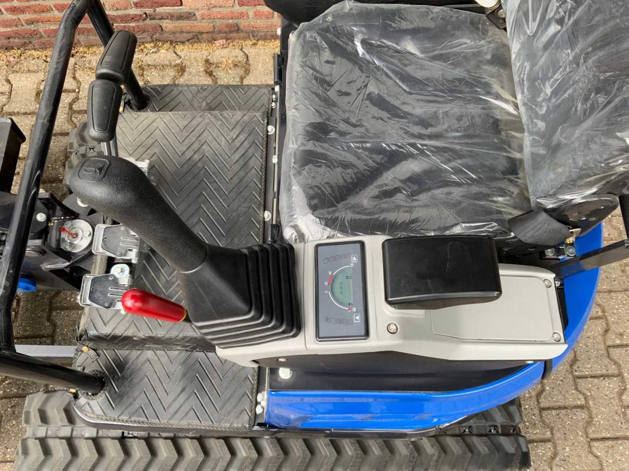 Pelle ULTRA FORCE EQUIPMENT NM-1800 KG CRAWLER EXCAVATOR DIESEL 2025 INCL. 3 BUCKETS: photos 13 Pelle ULTRA FORCE EQUIPMENT NM-1800 KG CRAWLER EXCAVATOR DIESEL 2025 INCL. 3 BUCKETS: photos 13