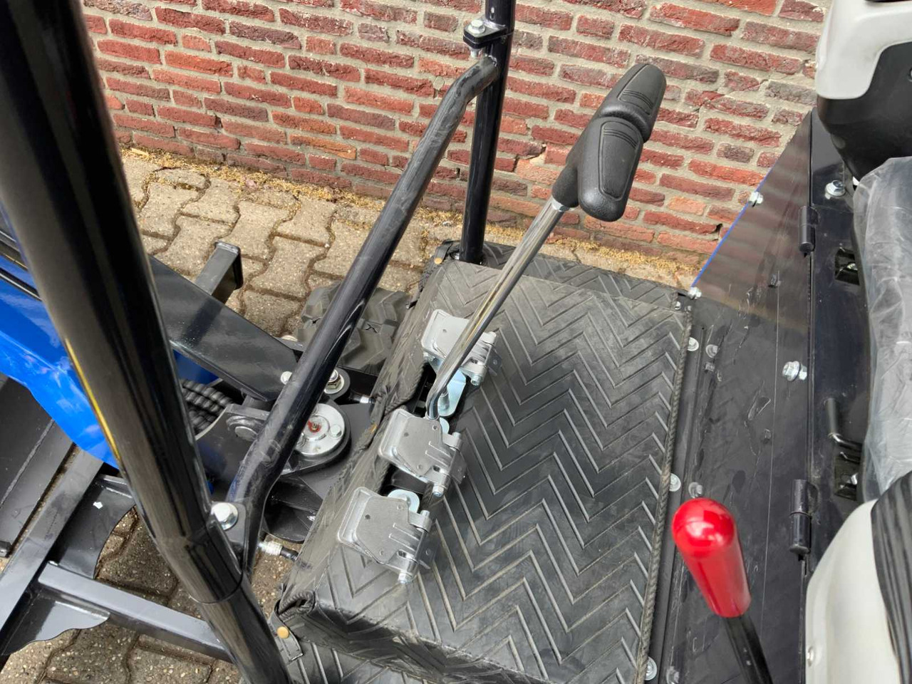 Pelle ULTRA FORCE EQUIPMENT NM-1800 KG CRAWLER EXCAVATOR DIESEL 2025 INCL. 3 BUCKETS: photos 15 Pelle ULTRA FORCE EQUIPMENT NM-1800 KG CRAWLER EXCAVATOR DIESEL 2025 INCL. 3 BUCKETS: photos 15