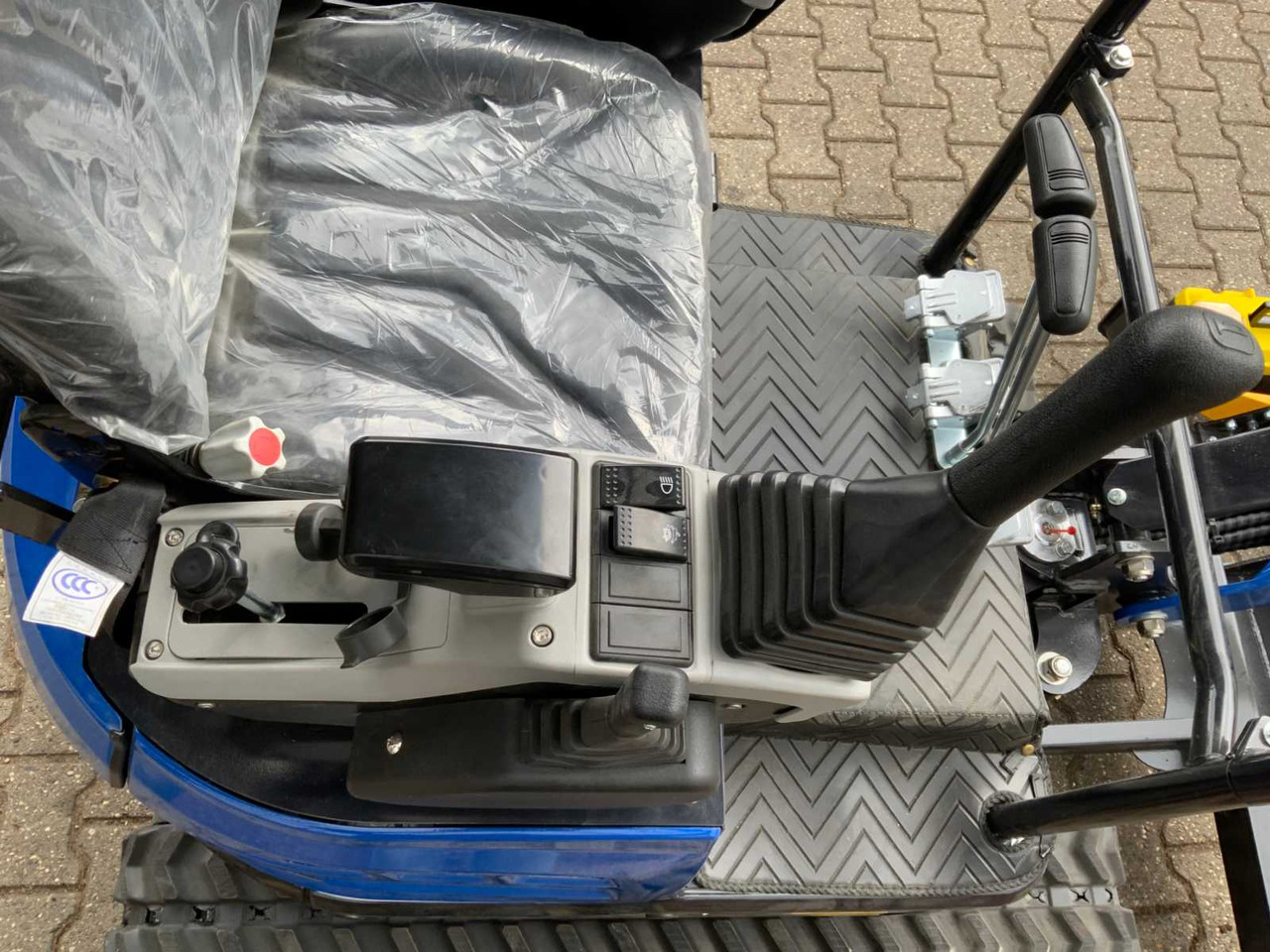 Pelle ULTRA FORCE EQUIPMENT NM-1800 KG CRAWLER EXCAVATOR DIESEL 2025 INCL. 3 BUCKETS: photos 12 Pelle ULTRA FORCE EQUIPMENT NM-1800 KG CRAWLER EXCAVATOR DIESEL 2025 INCL. 3 BUCKETS: photos 12