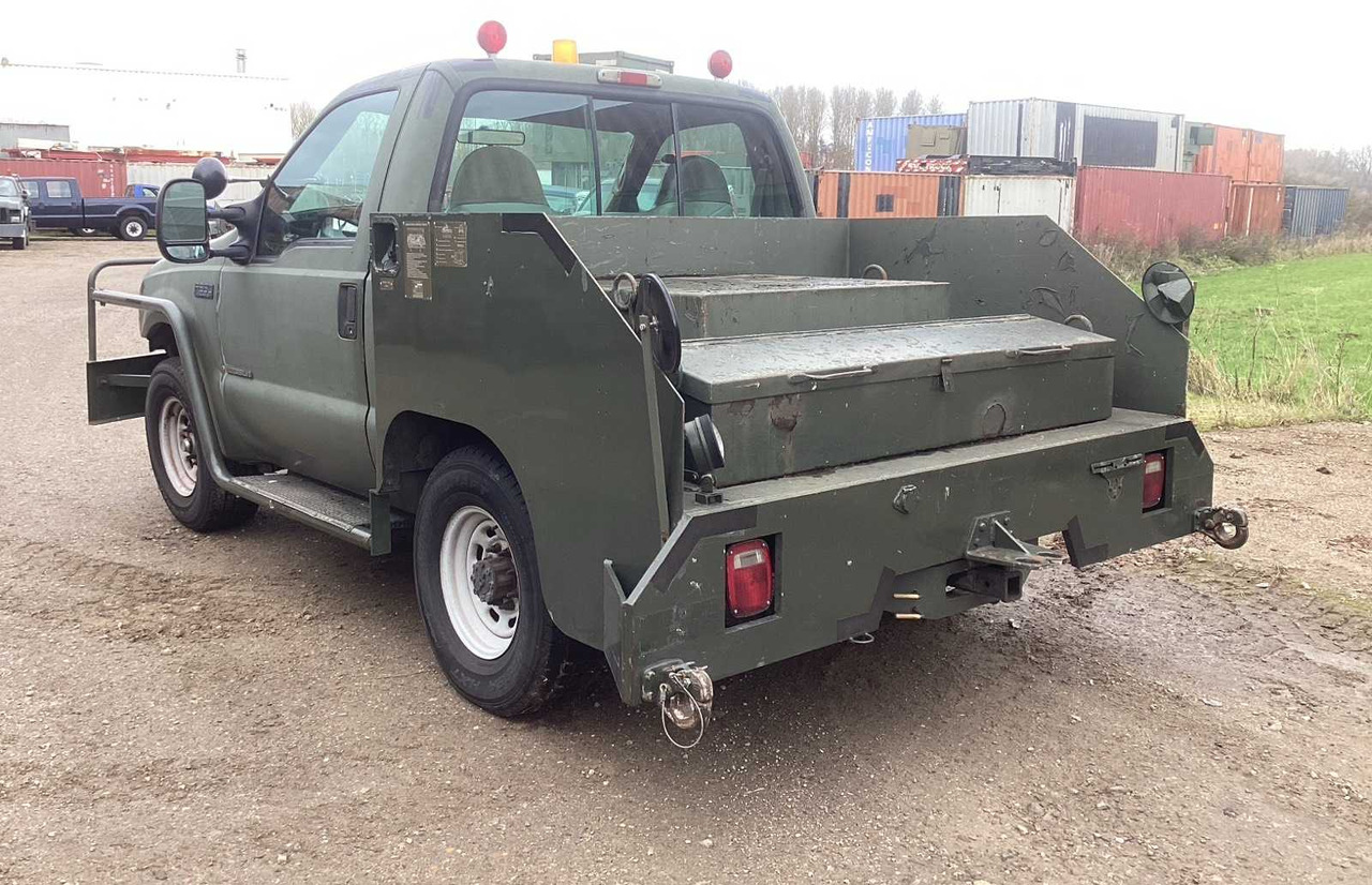 2000 FORD F 350 AIRCRAFT TUG - Véhicule utilitaire: photos 4 2000 FORD F 350 AIRCRAFT TUG - Véhicule utilitaire: photos 4