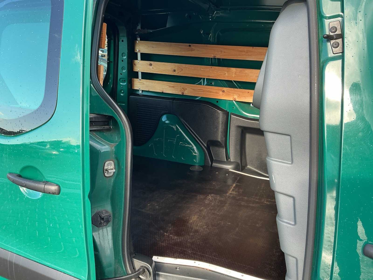 Véhicule utilitaire 2014 - PEUGEOT - PARTNER - 120 1.6 HDI L1XR PR+ - COMMERCIAL VEHICLE: photos 6 Véhicule utilitaire 2014 - PEUGEOT - PARTNER - 120 1.6 HDI L1XR PR+ - COMMERCIAL VEHICLE: photos 6